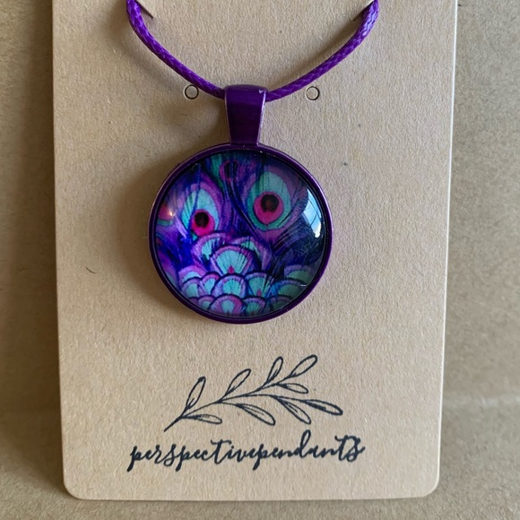 🦚 Peacock Purple Cabochon Pendant Necklace - Picture 2 of 4